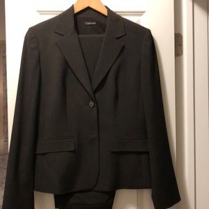 Tahari brown light checkered suit - Size 6